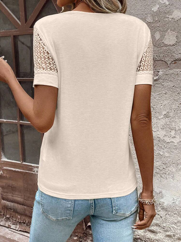 Elena — Tricou elegant cu decupaje și blocuri de culoare