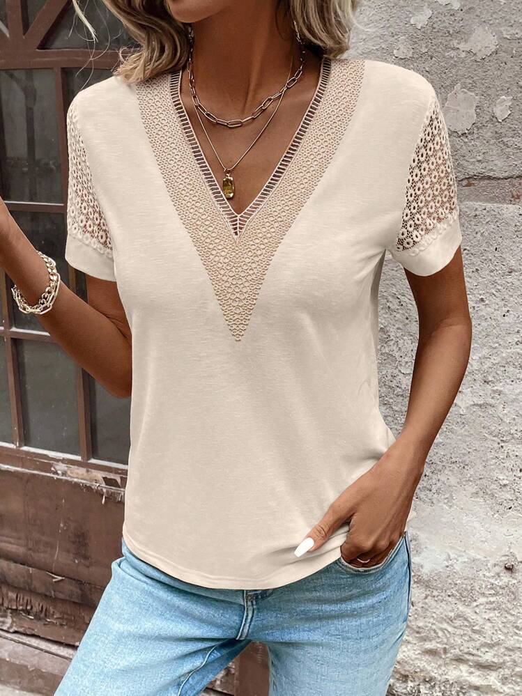 Elena — Tricou elegant cu decupaje și blocuri de culoare