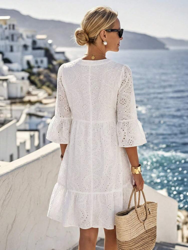 Irina™ — Rochie albă cu broderie ajur, guler răsfrânt și tiv asimetric